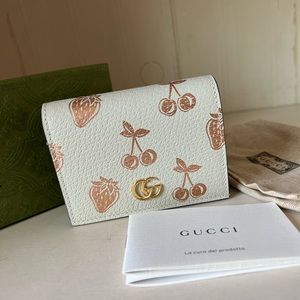 NWOT GUCCI GG marmont leather folding wallet 🌸
